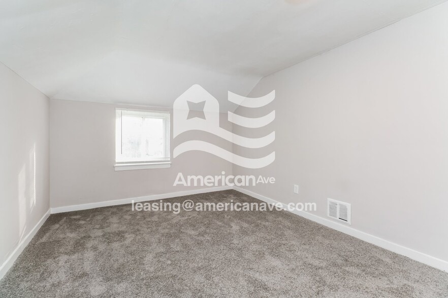 Building Photo - 105 Veronica Dr