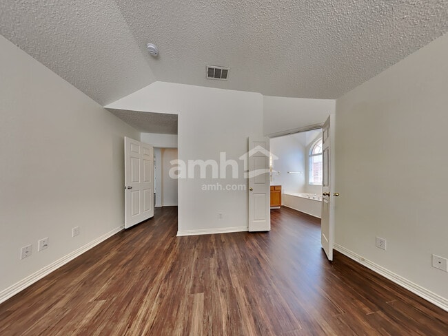 Building Photo - 4612 Belladonna Dr