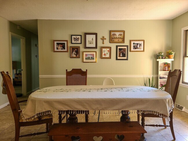 Building Photo - Ring in 2026 with THIS Great Rental!