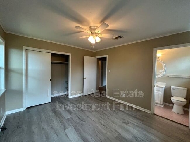 Building Photo - 2038 Lovers Ln