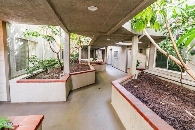Building Photo - 961 E California Blvd