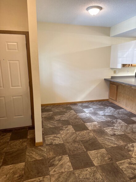 Building Photo - 210 10th St W