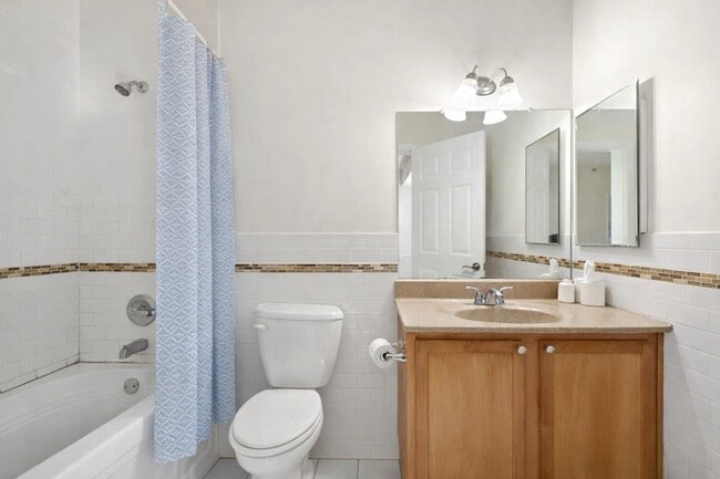 Building Photo - 612 12th St