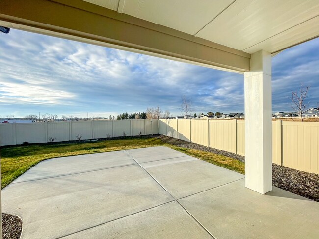 Building Photo - 6273 S Binky Ave