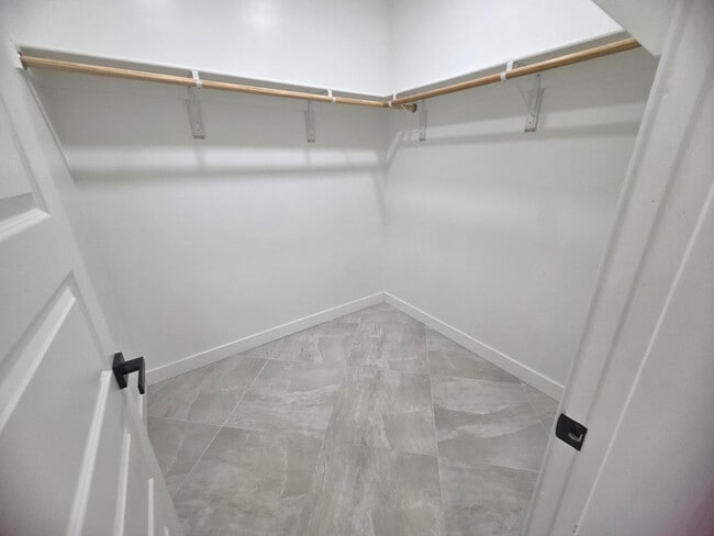 Building Photo - 13736 W Maryland Ave