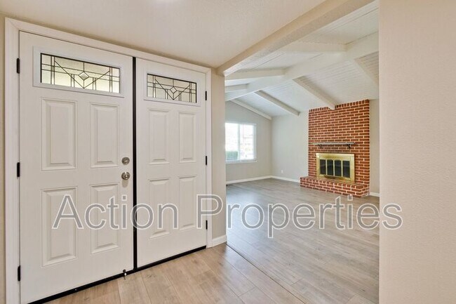 Building Photo - 560 Firloch Ave