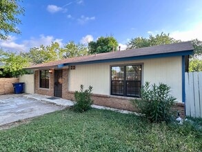 Building Photo - 6200 Palm Cir
