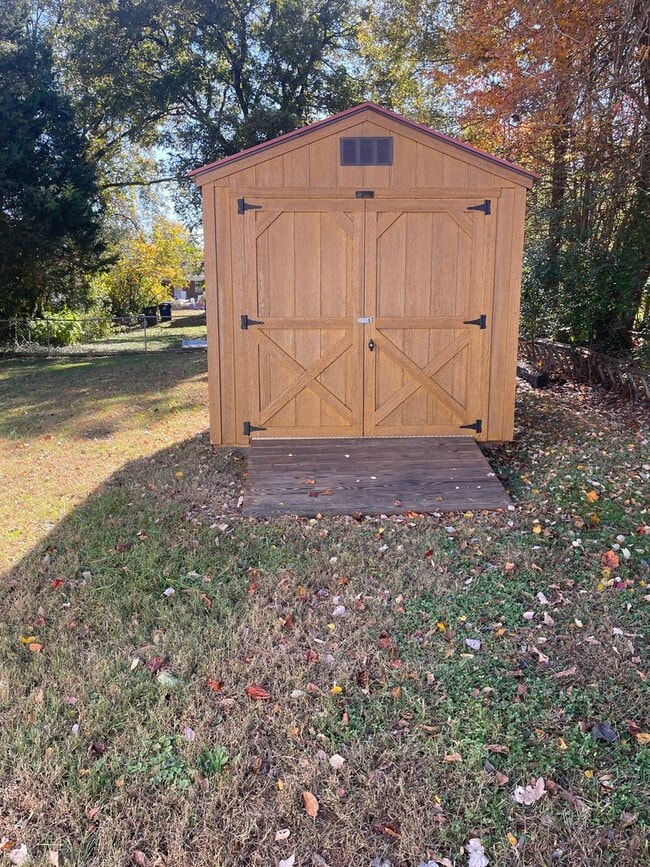 Building Photo - 1320 Marne St