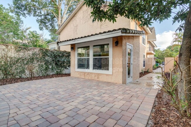 Building Photo - 1049 Aragon Ave