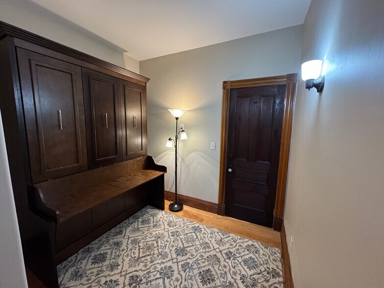 Murphy bed/office - 90 High St