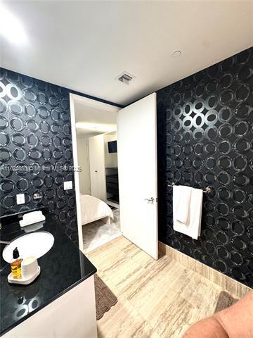 Building Photo - 16001 Collins Ave