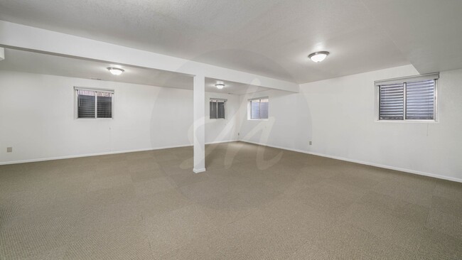 Building Photo - Four level home in Vista Grande