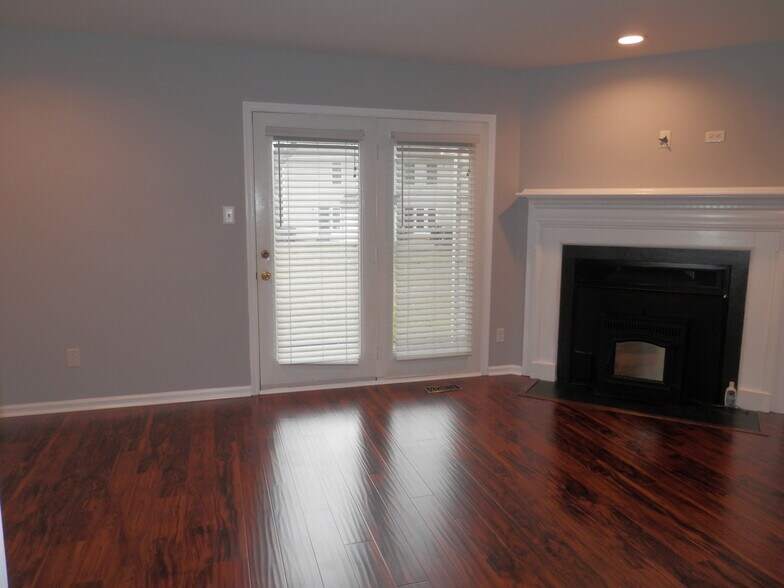 Building Photo - 3201 Bridlewood Dr