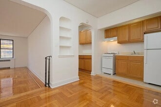 Building Photo - Charming 1-Bedroom Sponsor Unit in Kingsbr...