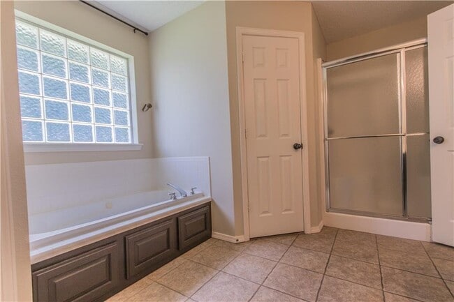 Building Photo - 3903 SW Cherry Rd