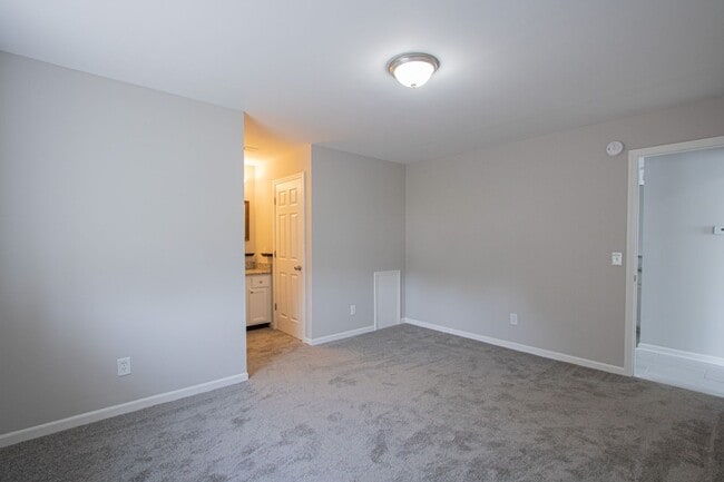 Building Photo - 75 Rosebud Ln