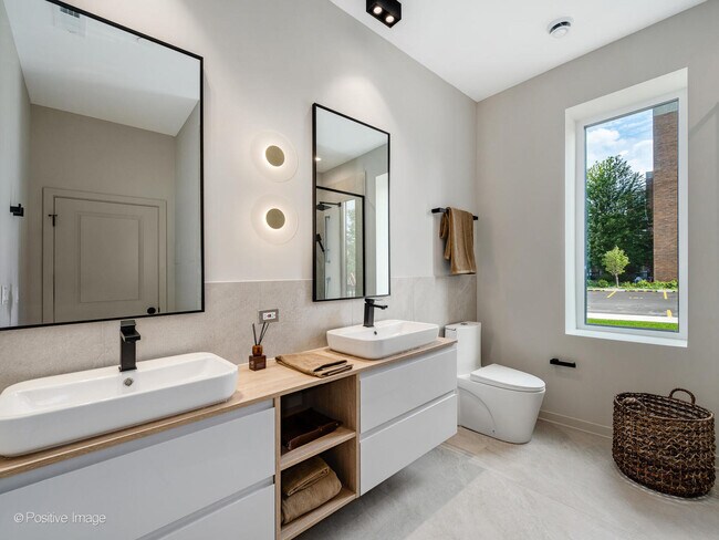 Building Photo - 1257 N Ashland Ave