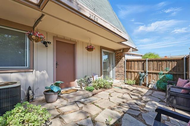 Building Photo - 2700 Stonehaven Ct