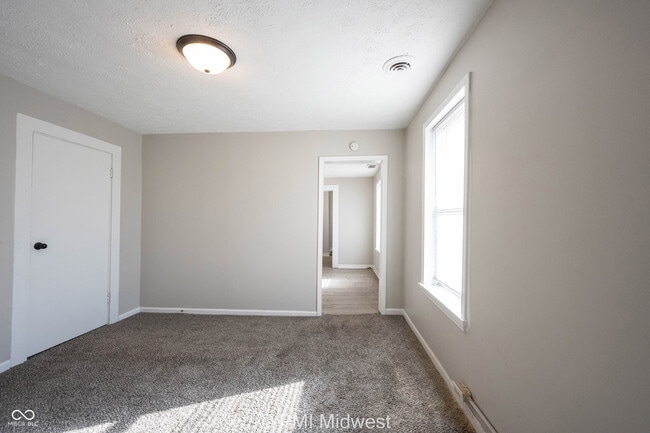 Building Photo - 423 Villa Ave