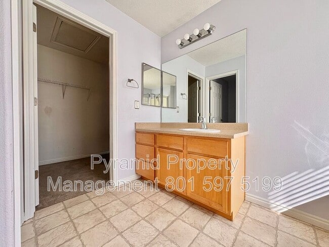 Building Photo - 3141 Alsace Way