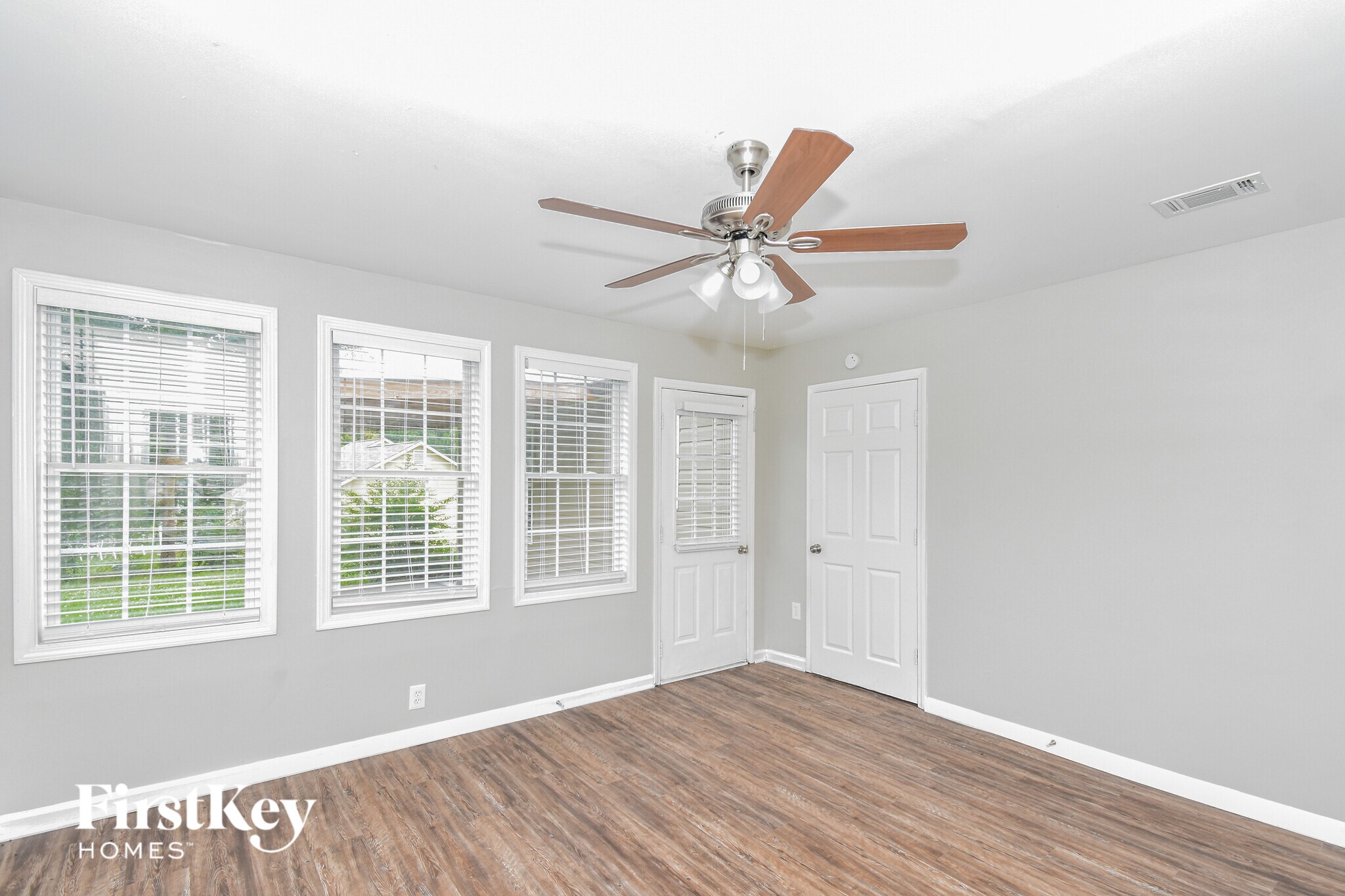 Building Photo - 41 Country Village Dr