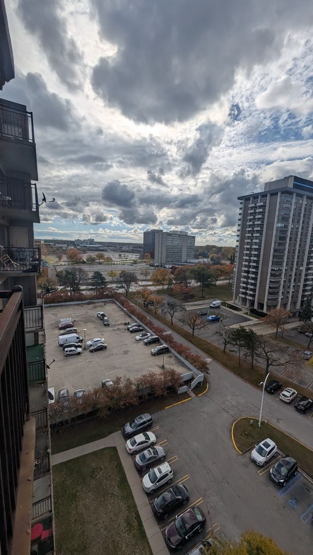 Building Photo - 16400 N Park Dr