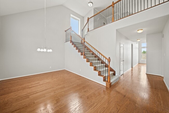 Building Photo - 25959 Ravenside Dr