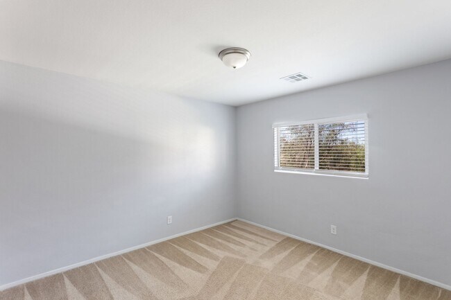 Building Photo - 3 Bath Southwest Cul de Sac Home