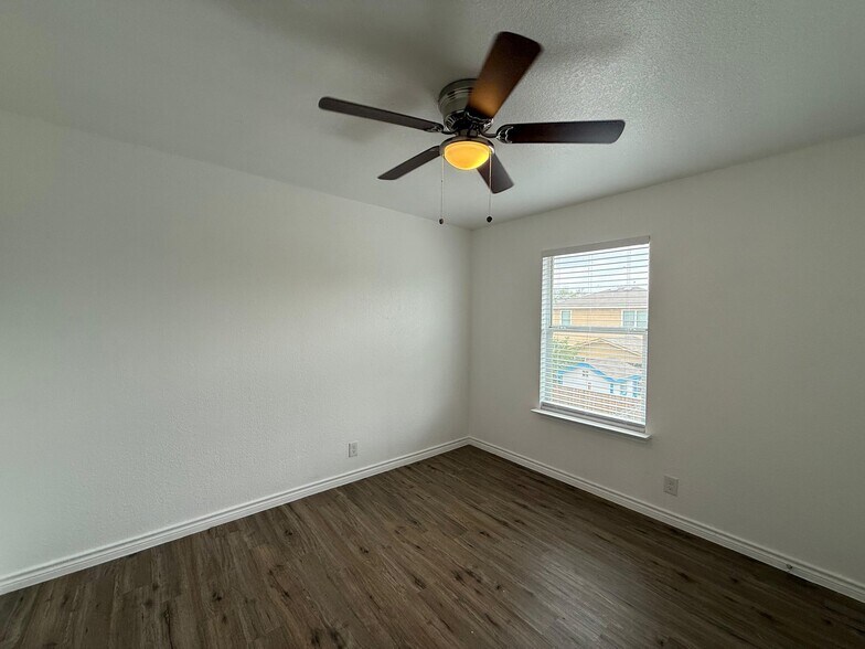 Building Photo - 2307 Mission View