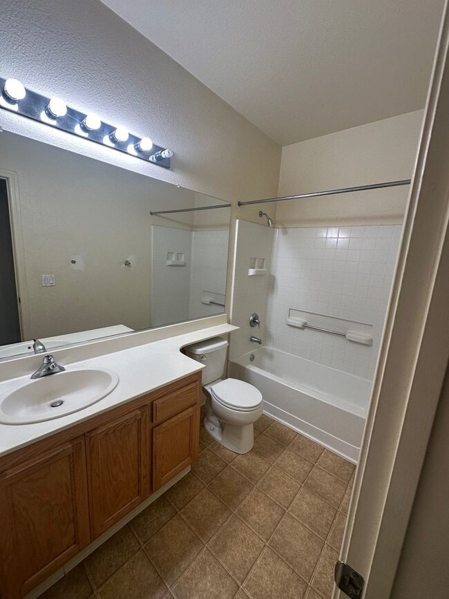 Building Photo - Spacious 2 Story Home In North Stockton