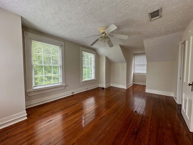 Building Photo - 844 Hickman Rd