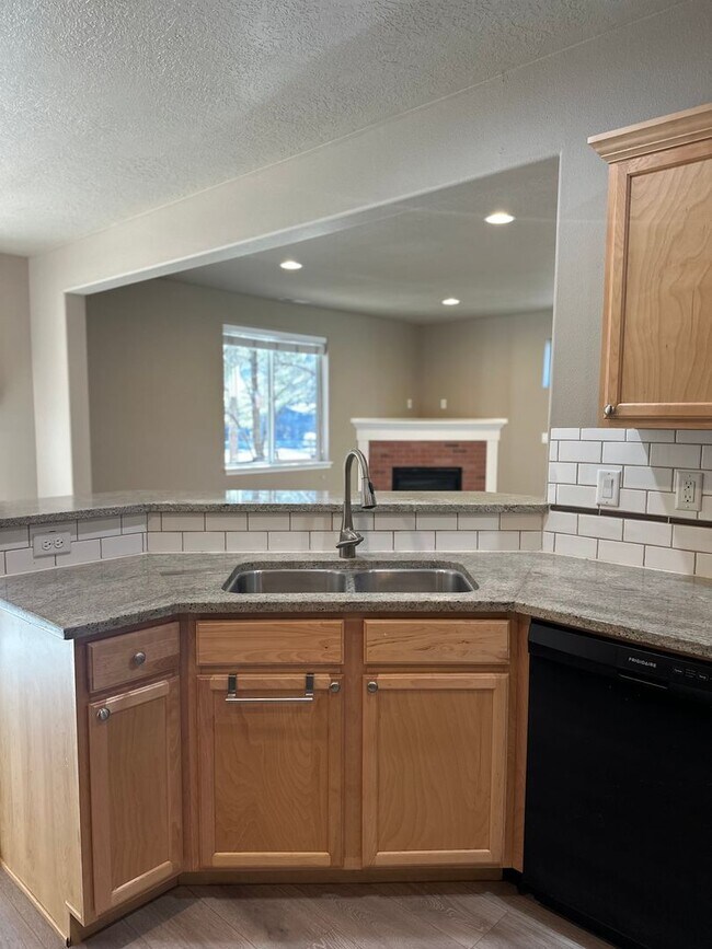 Building Photo - Comfortable Bend Living – 3 Bedroom Home with Spacious Bonus Room!