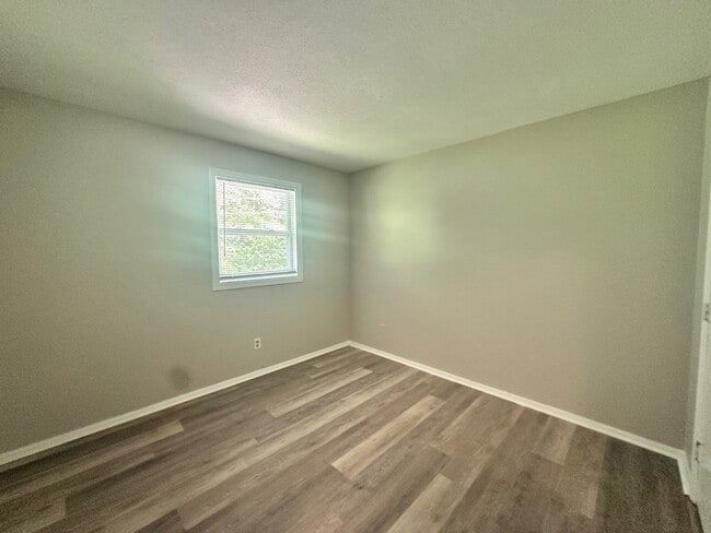 Building Photo - 1472 Sherwood Dr