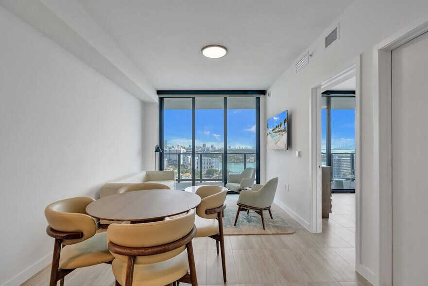 Building Photo - 580 72nd St