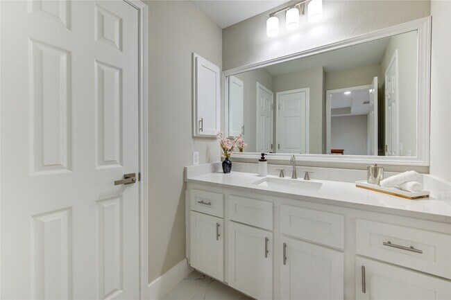 Building Photo - 11706 Canyon Breeze Dr