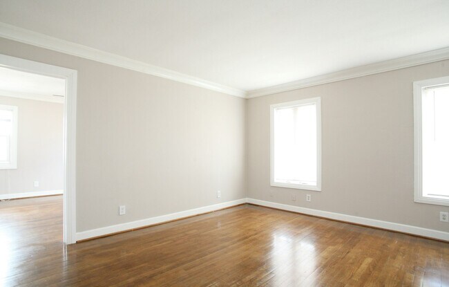 Building Photo - 425 26th St