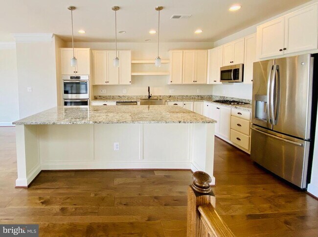 Building Photo - Stylish Townhome Living in Desirable Ashburn Community