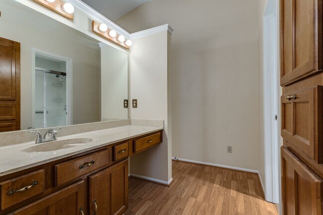 Building Photo - Charming 3-bedroom, 2 bath home in desirab...