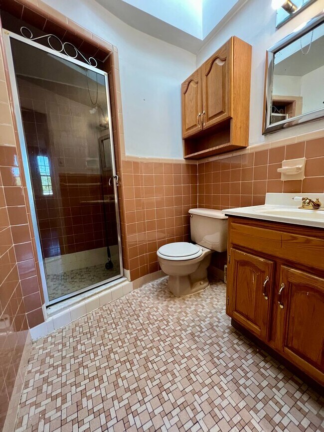 Building Photo - Stunning 3-Bedroom Townhome with Garage in Brookhaven! Available NOW!