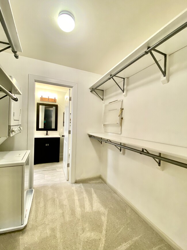 Building Photo - 5339 Brody Dr
