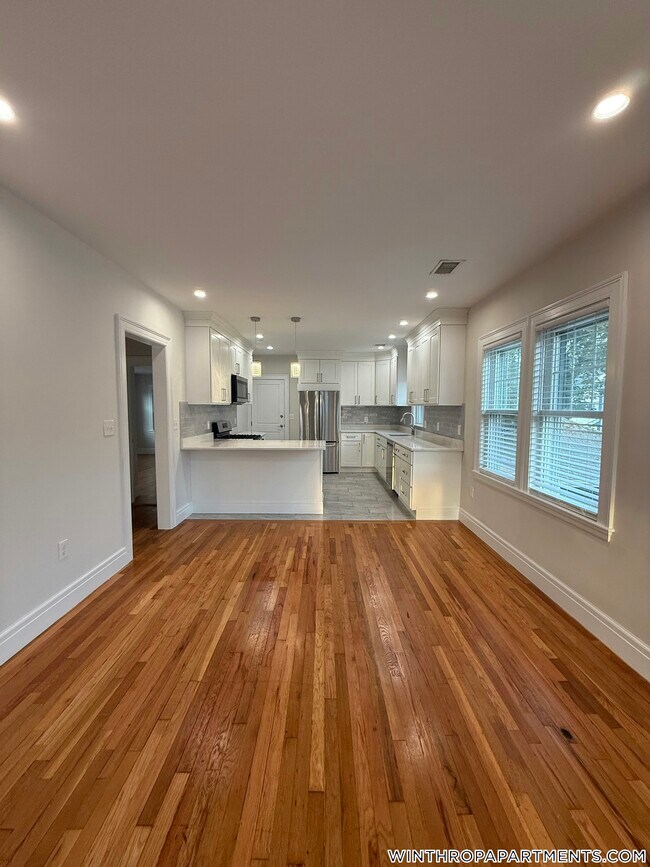 Building Photo - 70 Cottage Park Rd