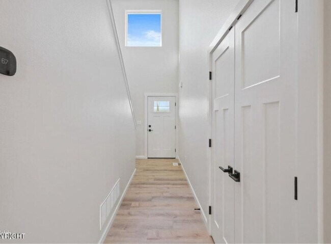 Building Photo - 323 Ashbrook Dr