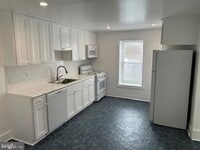 Building Photo - 264 Maple Ave