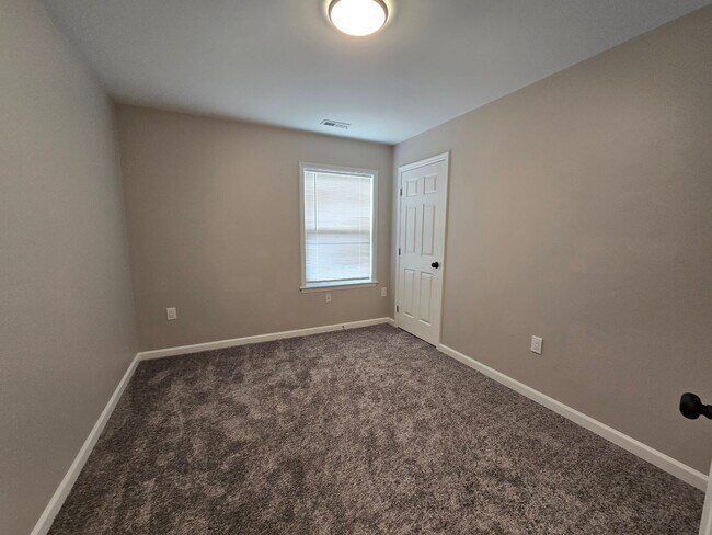 Building Photo - 1216 Superior Pointe Pl