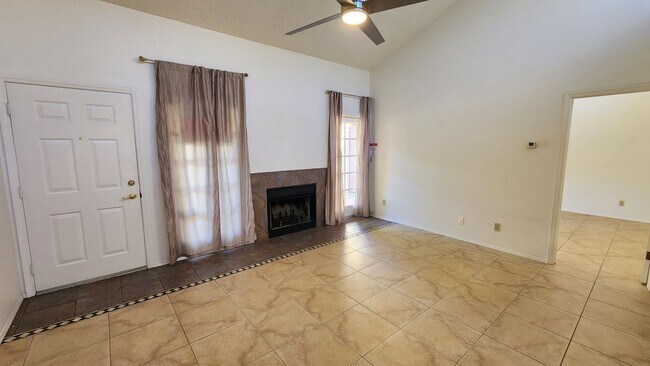 Building Photo - 2 Bedroom Condo Unit in the Amber Hills Co...
