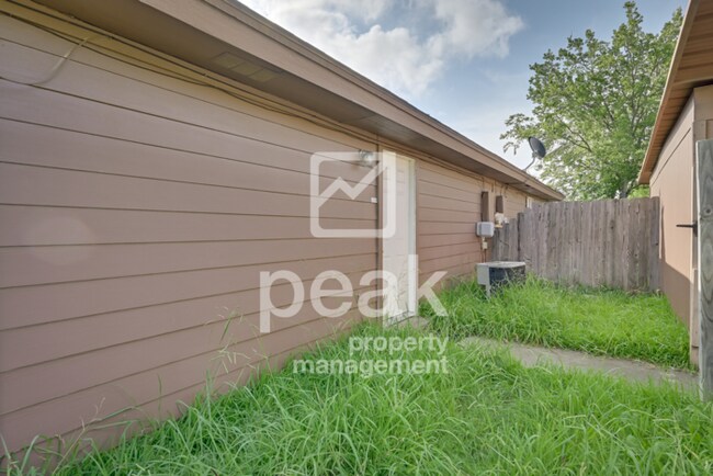 Building Photo - $1,510! 2Bed/2Bath duplex in Arlington! Apply by 12/24 to SAVE $650