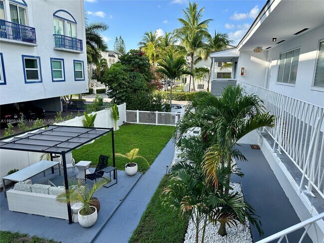 Building Photo - 1135 101st St