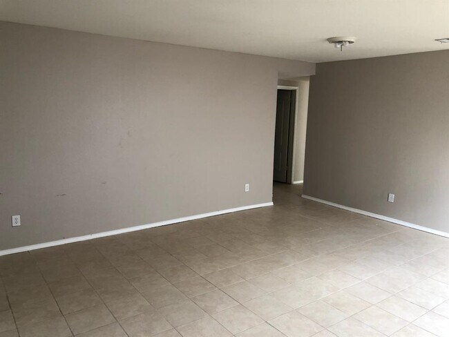 Building Photo - 310 Crossland Cove