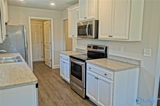 Building Photo - 133 Ardsley Dr