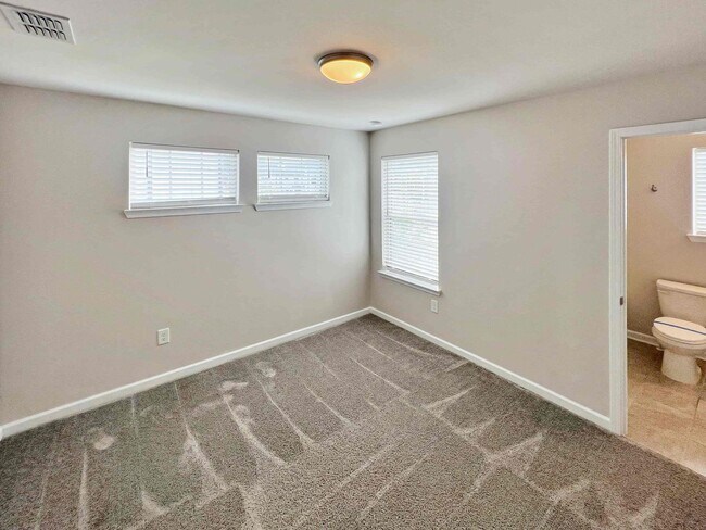 Building Photo - Fantastic 3 BR/2.5 BA Marietta Townhome in...